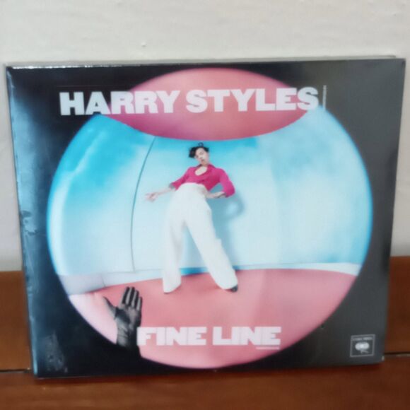 BUNDLE ~ Harry Styles Bundle Lot ~ Hoodie, TShirt, Banner & New CD! - Picture 6 of 6